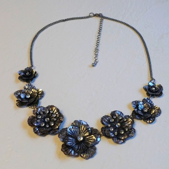 Jewelry - Metal Flower Necklace